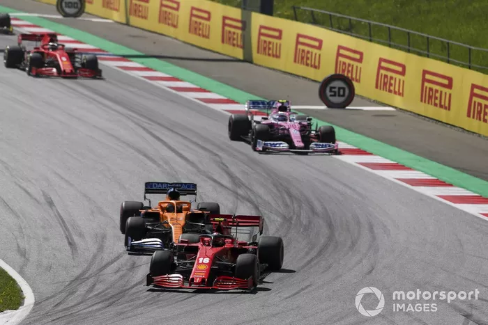 Charles Leclerc, Ferrari SF1000, precede Carlos Sainz Jr., McLaren MCL35, Lance Stroll, Racing Point RP20, e Sebastian Vettel, Ferrari SF1000