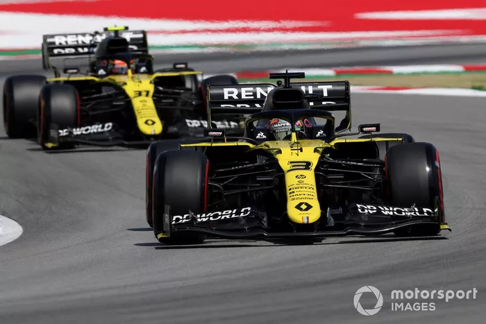 Daniel Ricciardo, Renault F1 Team R.S.20, Esteban Ocon, Renault F1 Team R.S.20