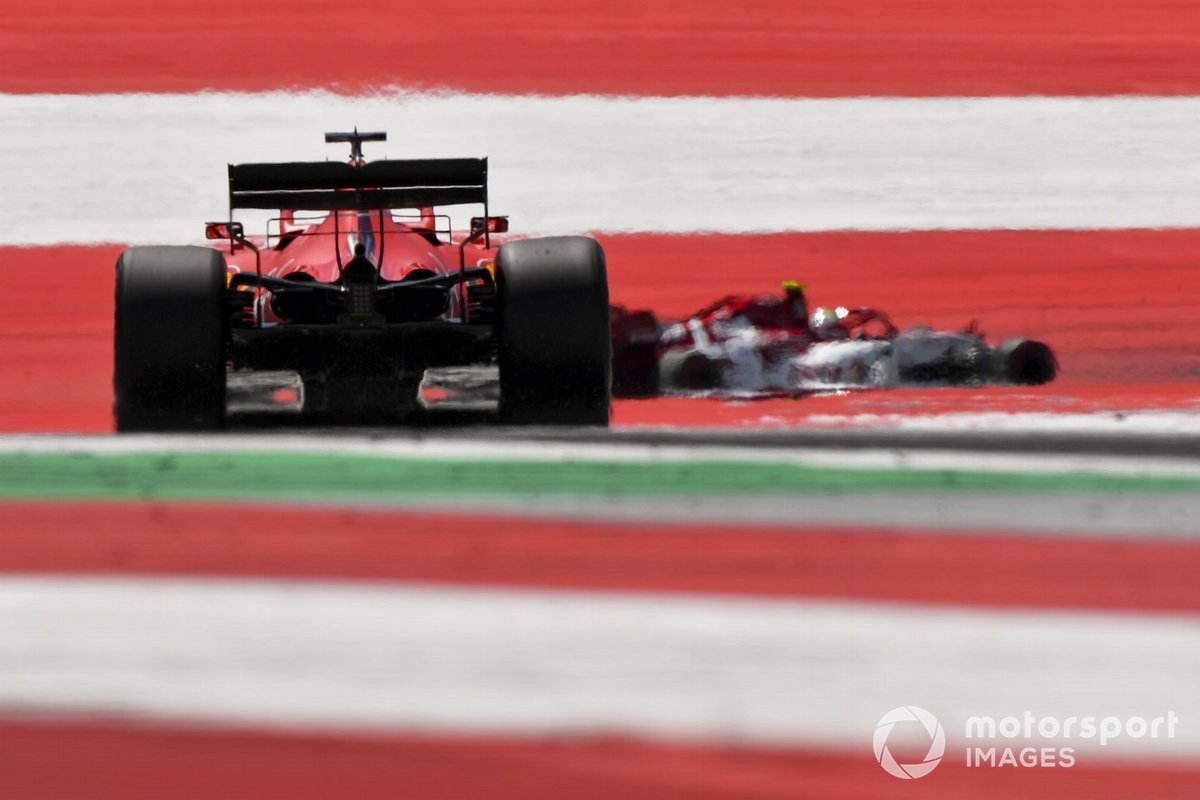 Antonio Giovinazzi, Alfa Romeo Racing C39, precede Sebastian Vettel, Ferrari SF1000