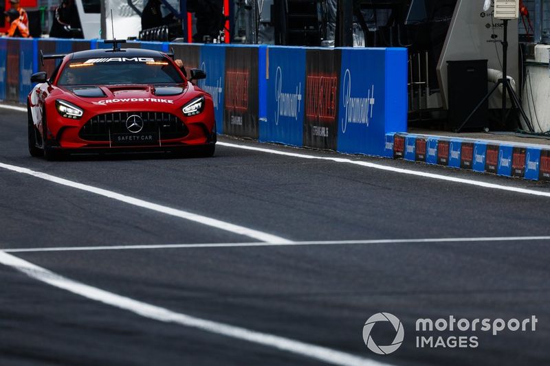 El Mercedes AMG Safety Car en boxes