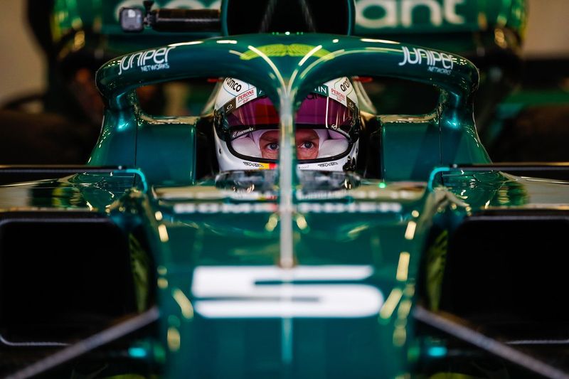 Sebastian Vettel, Aston Martin AMR22  
