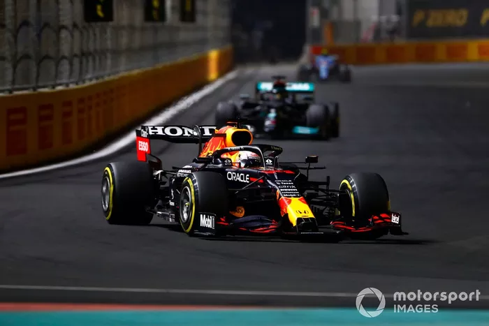 Max Verstappen, Red Bull Racing RB16B, Lewis Hamilton, Mercedes W12