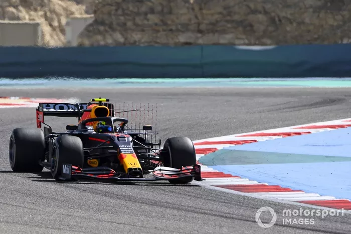 14. Sergio Pérez, Red Bull Racing RB16B: 166 vueltas (898,392 km)