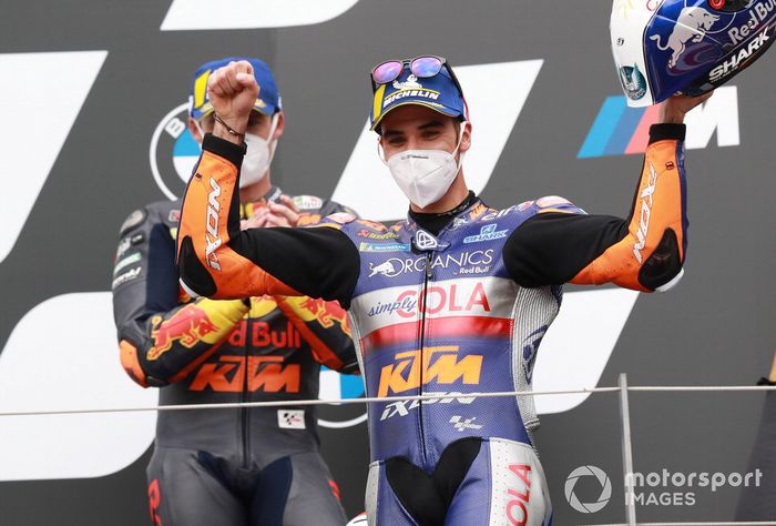 Podio: ganador Miguel Oliveira, Red Bull KTM Tech 3