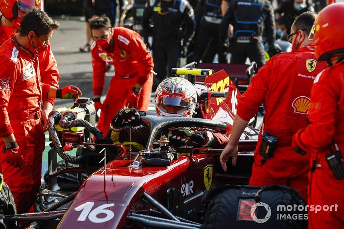 Charles Leclerc, Ferrari, en pits
