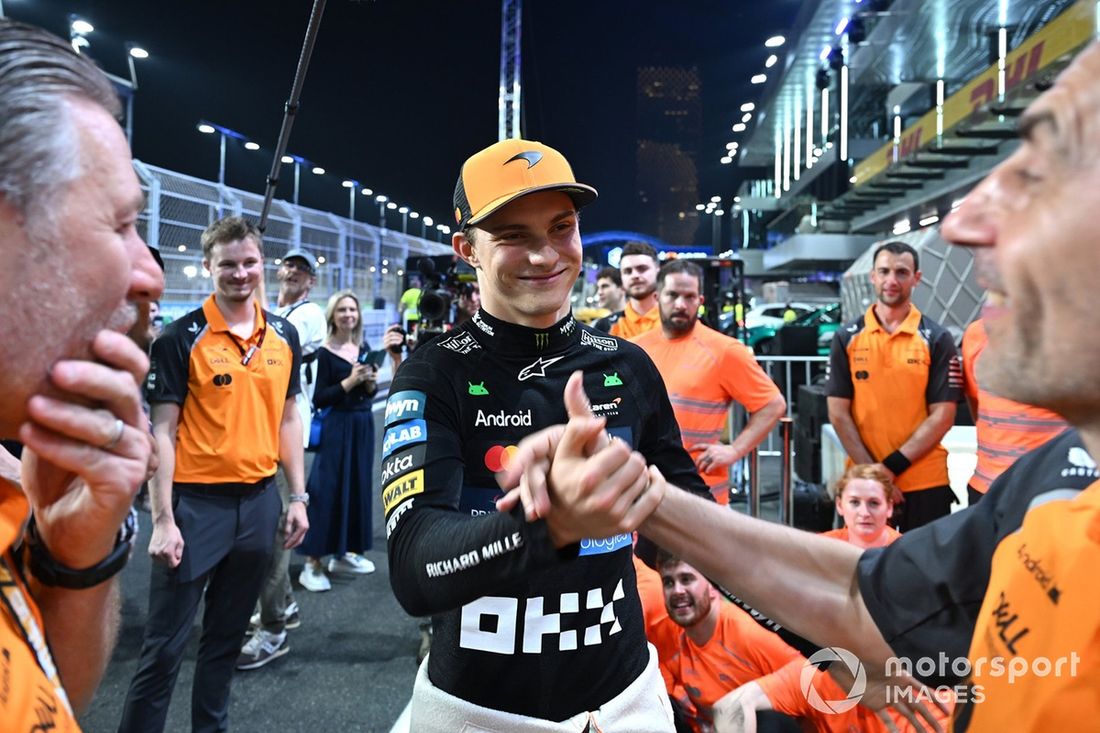Oscar Piastri, McLaren, Andrea Stella, McLaren, Zak Brown, McLaren