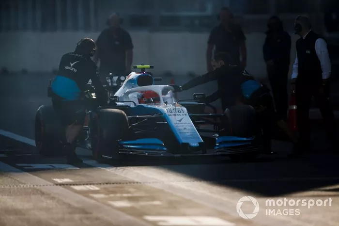 Robert Kubica, Williams FW42, en pits durante la cali