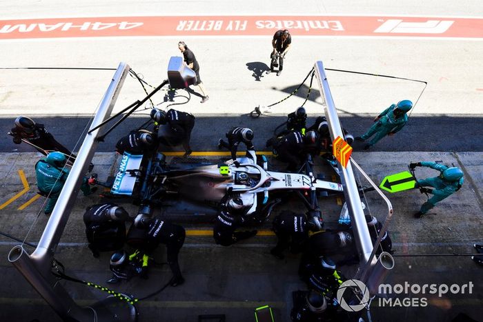 Valtteri Bottas, Mercedes AMG W10, pit stop