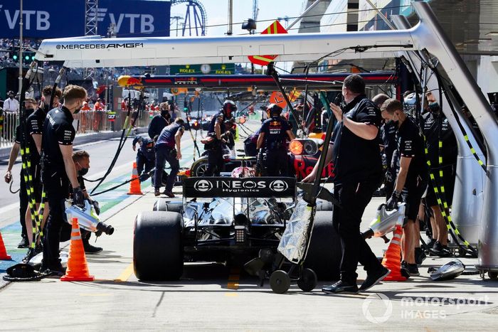 Valtteri Bottas, Mercedes W12, en boxes