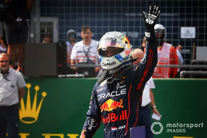 Ganador de la carrera Sprint Max Verstappen, Red Bull Racing en Parc Ferme