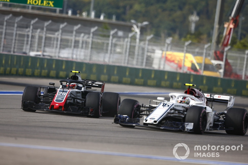 Charles Leclerc, Sauber C37 passes Kevin Magnussen, Haas F1 Team VF-18