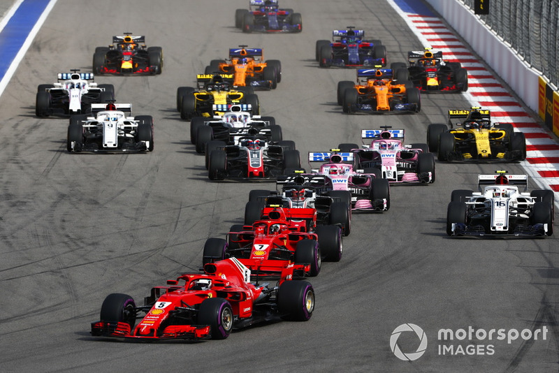 Start action, Sebastian Vettel, Ferrari SF71H, leads Kimi Raikkonen, Ferrari SF71H, and Kevin Magnussen, Haas F1 Team VF-18