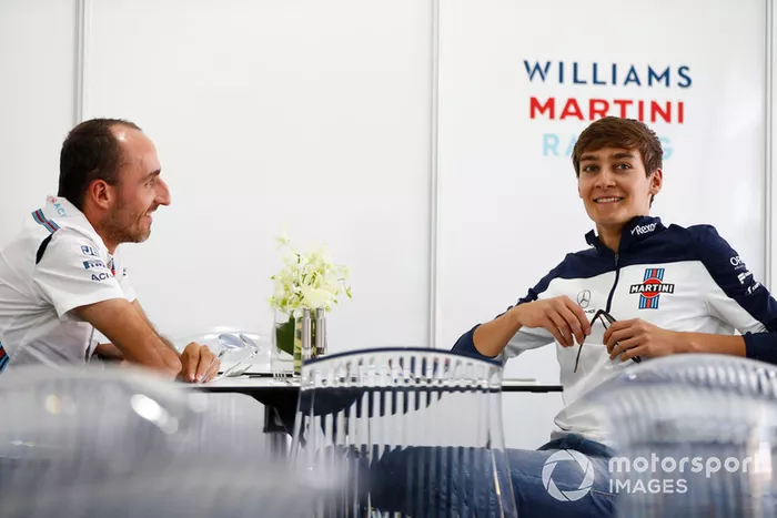 Robert Kubica, Williams Martini Racing, habla con el piloto de Williams firmando para 2019 George Russell