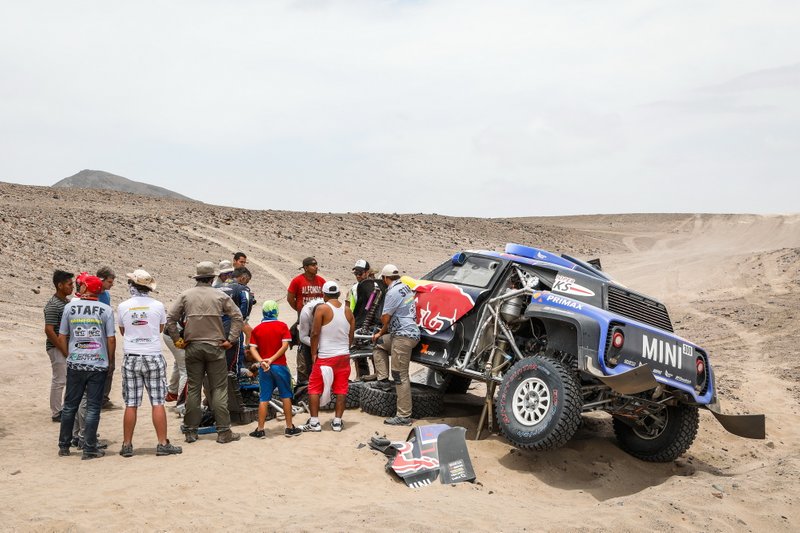 #300 X-Raid Mini JCW Team: Carlos Sainz, Lucas Cruz, dopo l'incidente