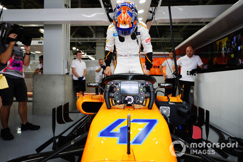 Lando Norris, McLaren MCL33, climbs into the car in the garage