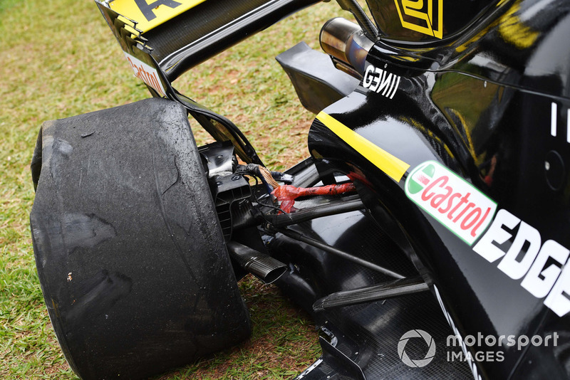 L'auto incidentata di Nico Hulkenberg, Renault Sport F1 Team R.S. 18, nelle FP2