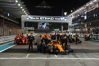 McLaren mechanics with car of Fernando Alonso, McLaren MCL33 in Parc Ferme