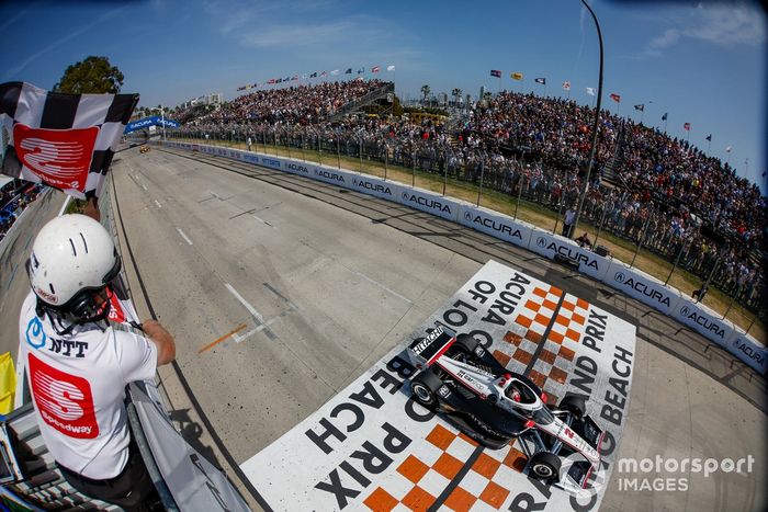 Josef Newgarden, Team Penske Chevrolet, bandera a cuadros