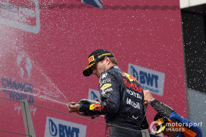 Podio: ganador Max Verstappen, Red Bull Racing