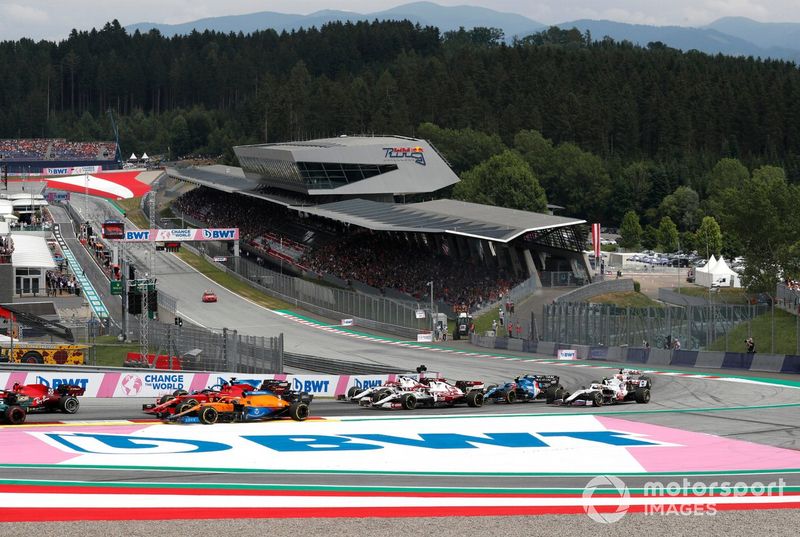 Daniel Ricciardo, McLaren MCL35M, Charles Leclerc, Ferrari SF21, Kimi Raikkonen, Alfa Romeo Racing C41