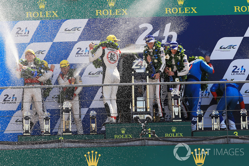 Podio: i vincitori della gara Timo Bernhard, Earl Bamber, Brendon Hartley, Porsche Team, al secondo posto Ho-Pin Tung, Oliver Jarvis, Thomas Laurent, DC Racing, al terzo posto Mathias Beche, David Heinemeier Hansson, Nelson Piquet Jr., Vaillante Rebellion
