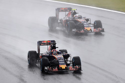 Daniil Kvyat, Scuderia Toro Rosso STR11; Carlos Sainz Jr., Scuderia Toro Rosso STR11