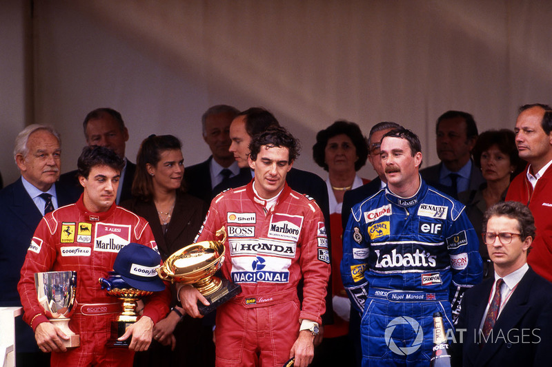 Podium: ganador, Ayrton Senna, McLaren, segundo, Jean Alesi, Ferrari, tercero, Nigel Mansell, Williams, Principe Rainier, Princesa Stephanie de Mónaco, Principe Albert de Mónaco, Ron Dennis, McLaren