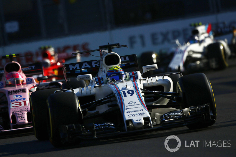 Felipe Massa, Williams FW40, Esteban Ocon, Force India VJM10