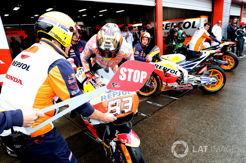 Marc Marquez, Repsol Honda Team pit lane bike swap