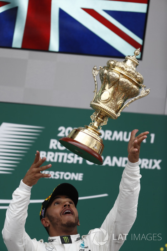 Podium: Race winner Lewis Hamilton, Mercedes AMG F1