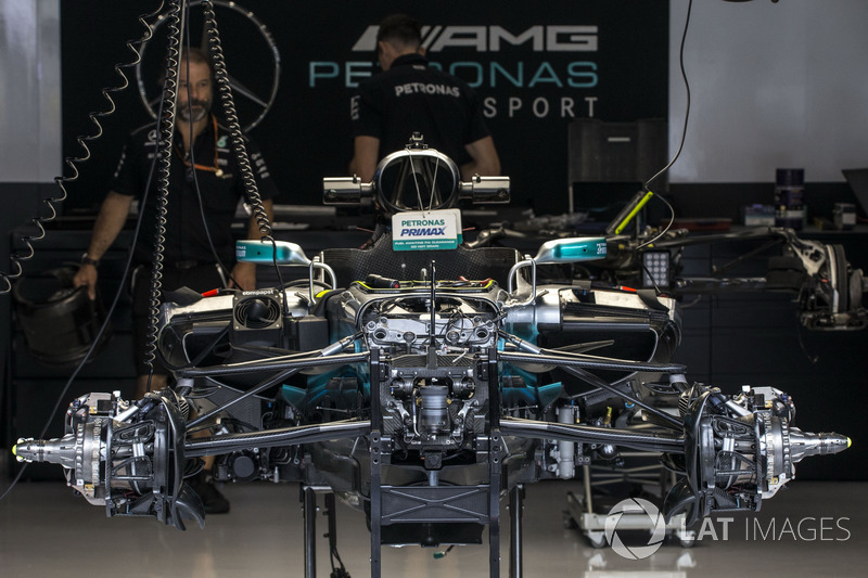 Mercedes-Benz F1 W08 dans le garage