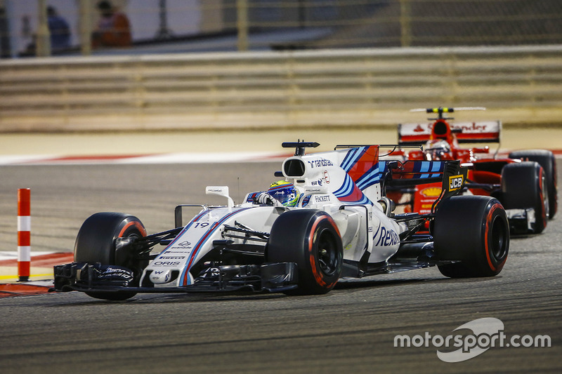 Felipe Massa, Williams FW40; Kimi Räikkönen, Ferrari SF70H