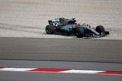 Lewis Hamilton, Mercedes-Benz F1 W08 en la escapatoria