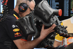 Red Bull Racing RB14 engine, dettaglio del cofano motore