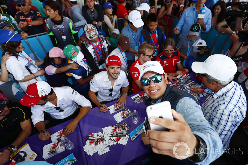 Daniel Abt, Audi Sport ABT Schaeffler, poses for an selfie with a fan
