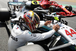 Lewis Hamilton, Mercedes AMG F1 W09, festeggia dopo aver conquistato la pole position