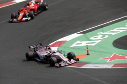 Sergio Perez, Sahara Force India VJM10 and Kimi Raikkonen, Ferrari SF70H battle