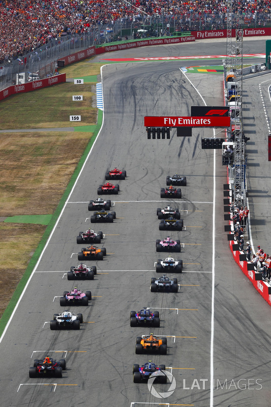 Start action, Sebastian Vettel, Ferrari SF71H, Valtteri Bottas, Mercedes AMG F1 W09, Kimi Raikkonen, Ferrari SF71H, Max Verstappen, Red Bull Racing RB14