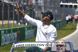 Lewis Hamilton, Mercedes AMG F1, en el desfile de pilotos