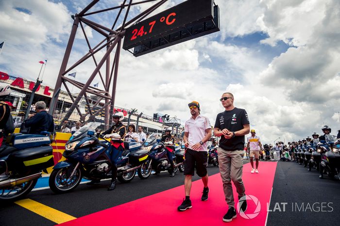 Fernando Alonso, McLaren, Valtteri Bottas, Mercedes-AMG F1 