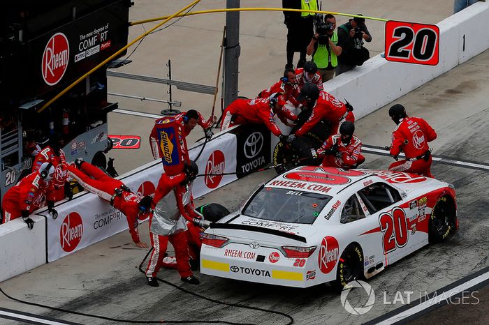 Christopher Bell, Joe Gibbs Racing, Toyota Camry Rheem pit stop