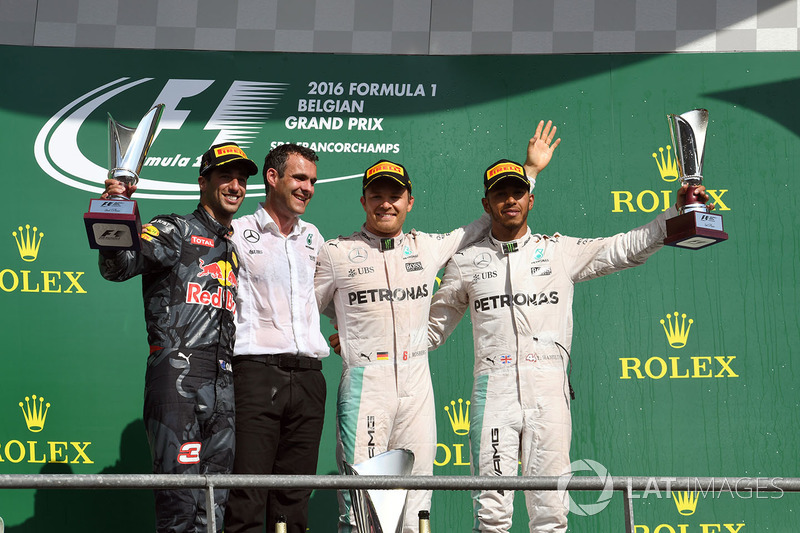 Podium: Race winner Nico Rosberg, Mercedes AMG F1, second place Daniel Ricciardo, Red Bull Racing, H