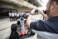 Esteban Gutiérrez, Haas F1 Team y sus compañeros