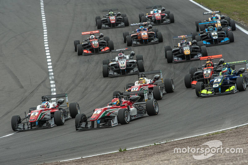 Start: Nick Cassidy, Prema Powerteam, Dallara F312 - Mercedes-Benz; Lance Stroll, Prema Powerteam, D