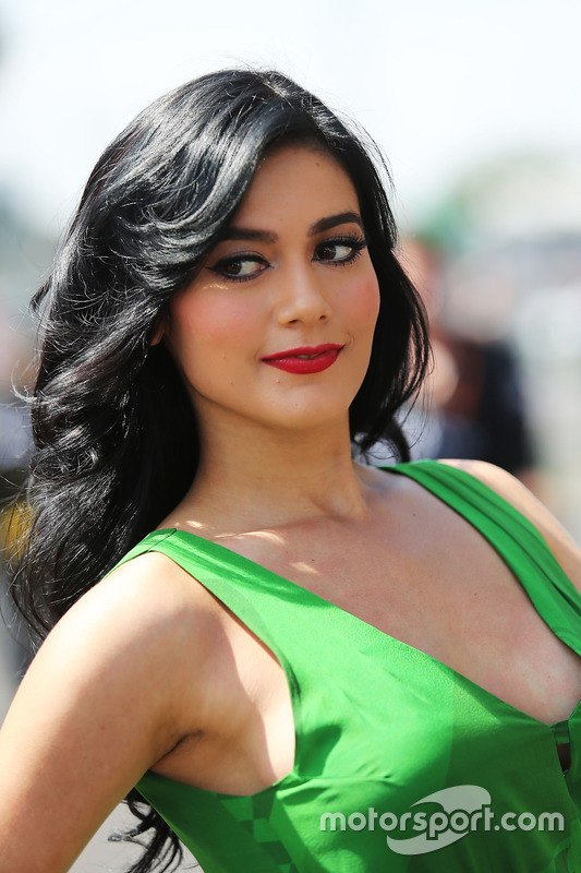 Chica de la parrilla