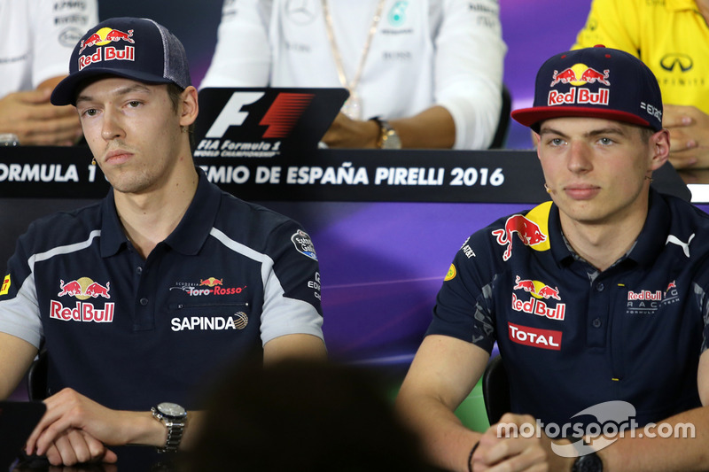 Daniil Kvyat, Scuderia Toro Rosso et Max Verstappen, Red Bull Racing