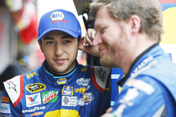 Chase Elliott, Hendrick Motorsports Chevrolet, und Dale Earnhardt Jr., Hendrick Motorsports Chevrole