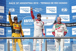 Подіум: переможець Хосе Марія Лопес, Citroën World Touring Car Team, друге місце - Том Коронел, Roal