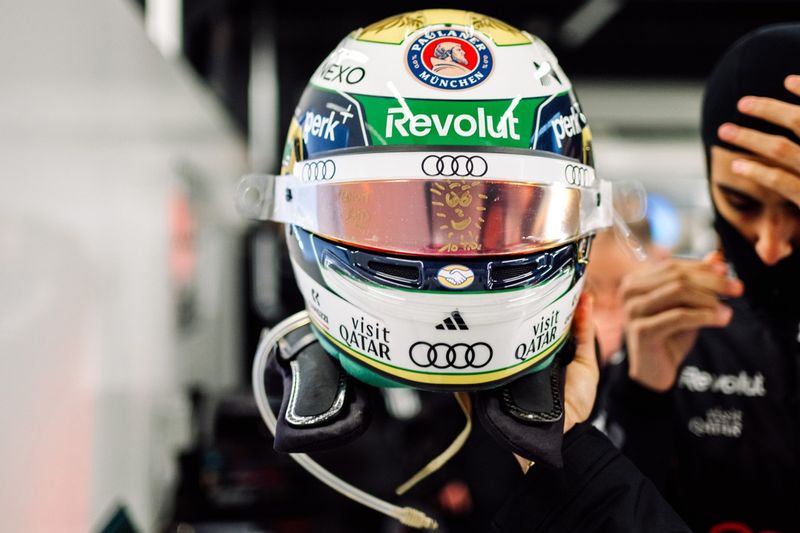 Casco de Gabriel Bortoleto, Audi