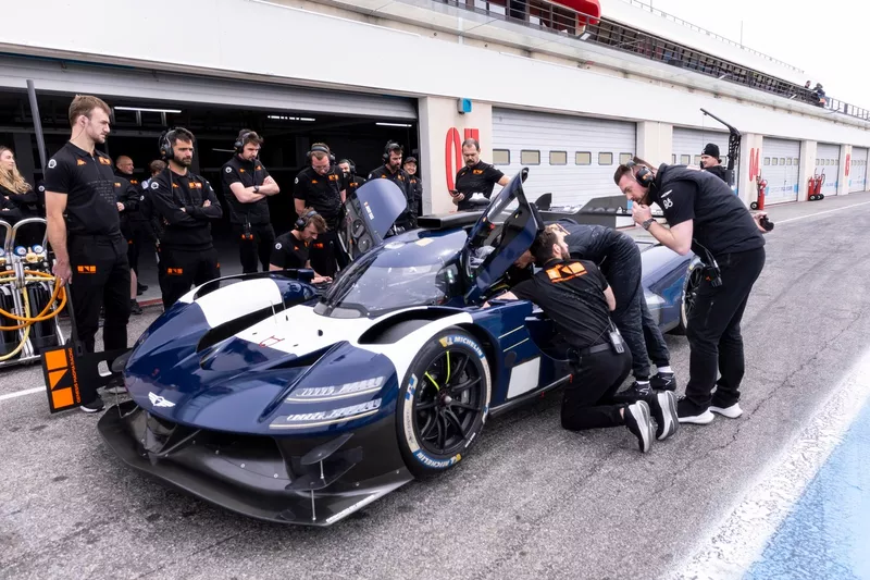 Jacky Ickx, Genesis Magma Racing Genesis